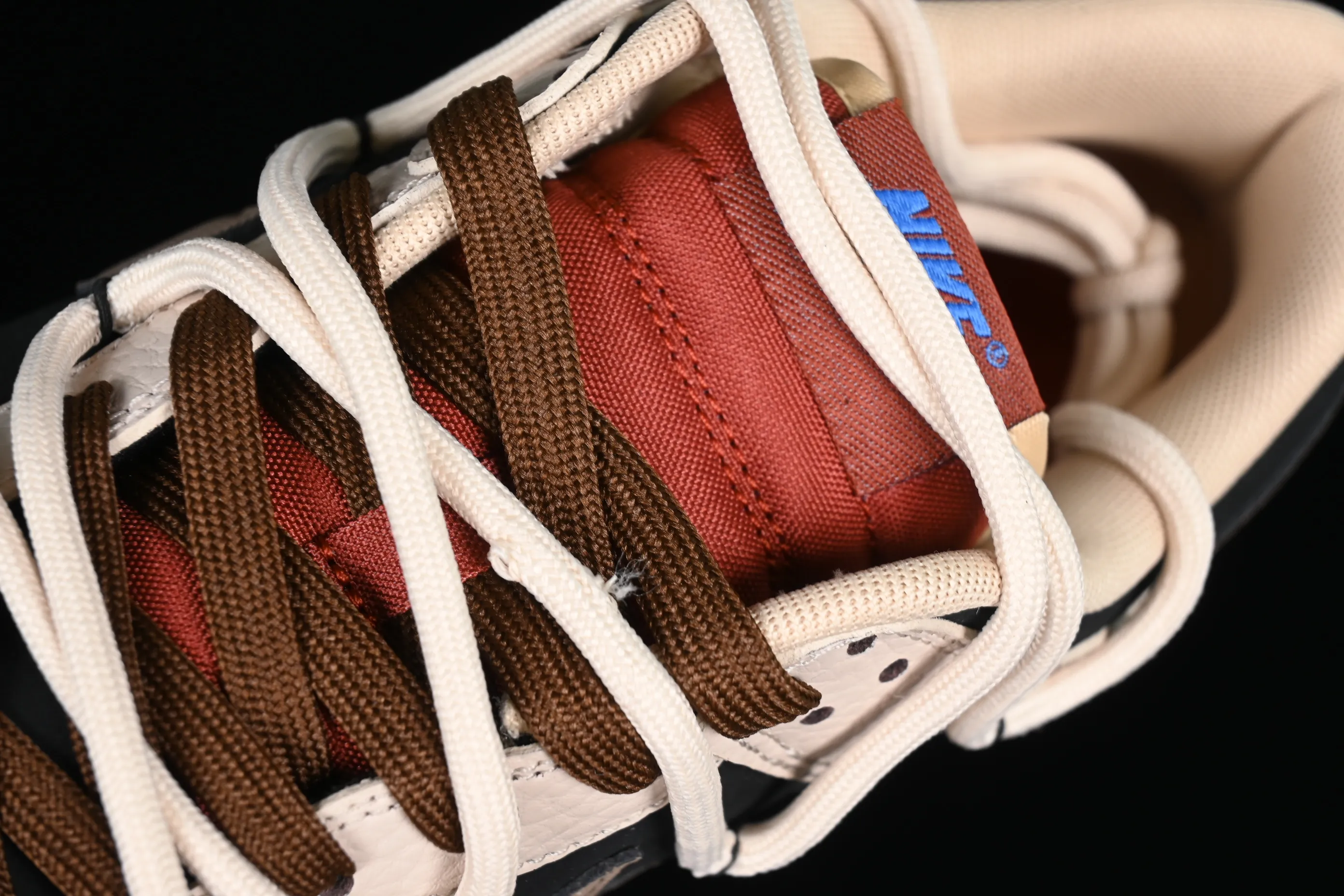 All Categories Nk SB Dunk Series Nk SB Dunk Low Low-top Sneakers Nk SB Dunk Low "Mars Stone" Mocha Brown SB Smashed Backboard Fashion Casual Sneakers DR9704-200